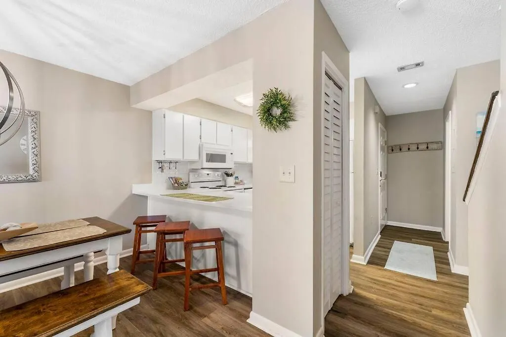 Apartment Across From West End Beach! Pet Friendly! Panama City Beach